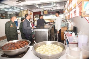 गुणस्तर मापदण्ड पूरा नगरेका मिठाइ पसललाई जरिवाना